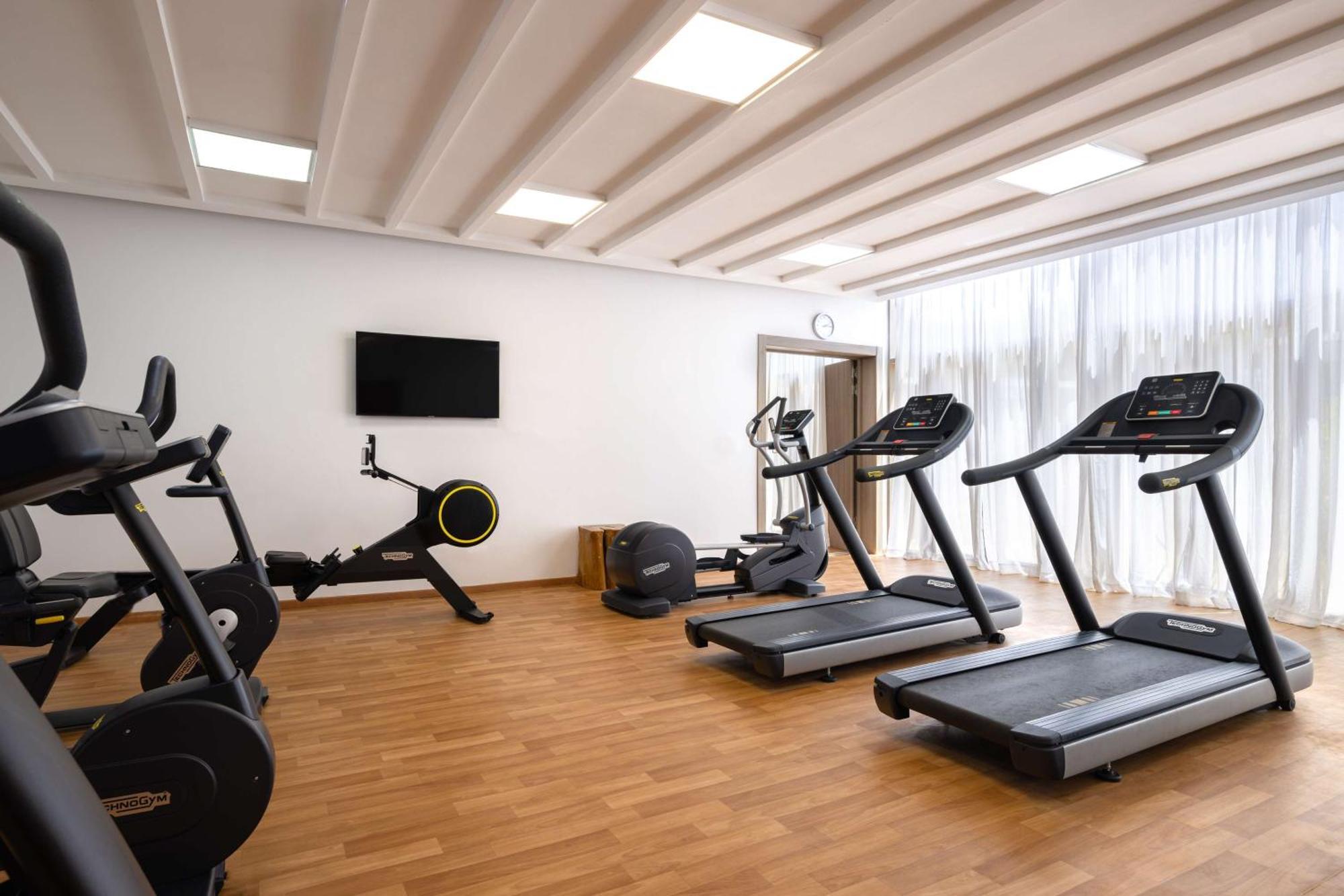 Radisson Blu Resort Al Hoceïma Eksteriør bilde A gym at a hotel