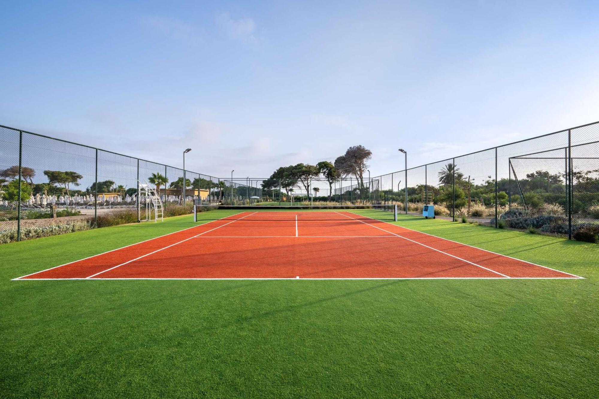 Radisson Blu Resort Al Hoceïma Eksteriør bilde Tennis court