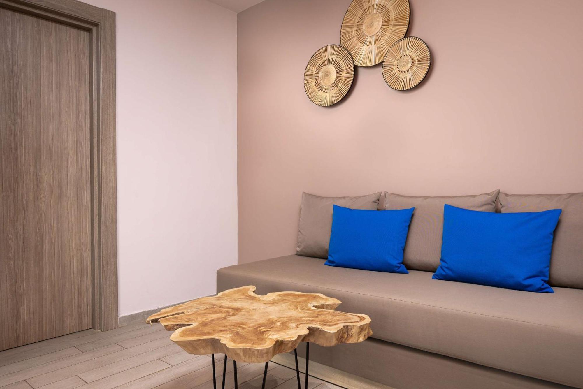 Radisson Blu Resort Al Hoceïma Eksteriør bilde A teak root table
