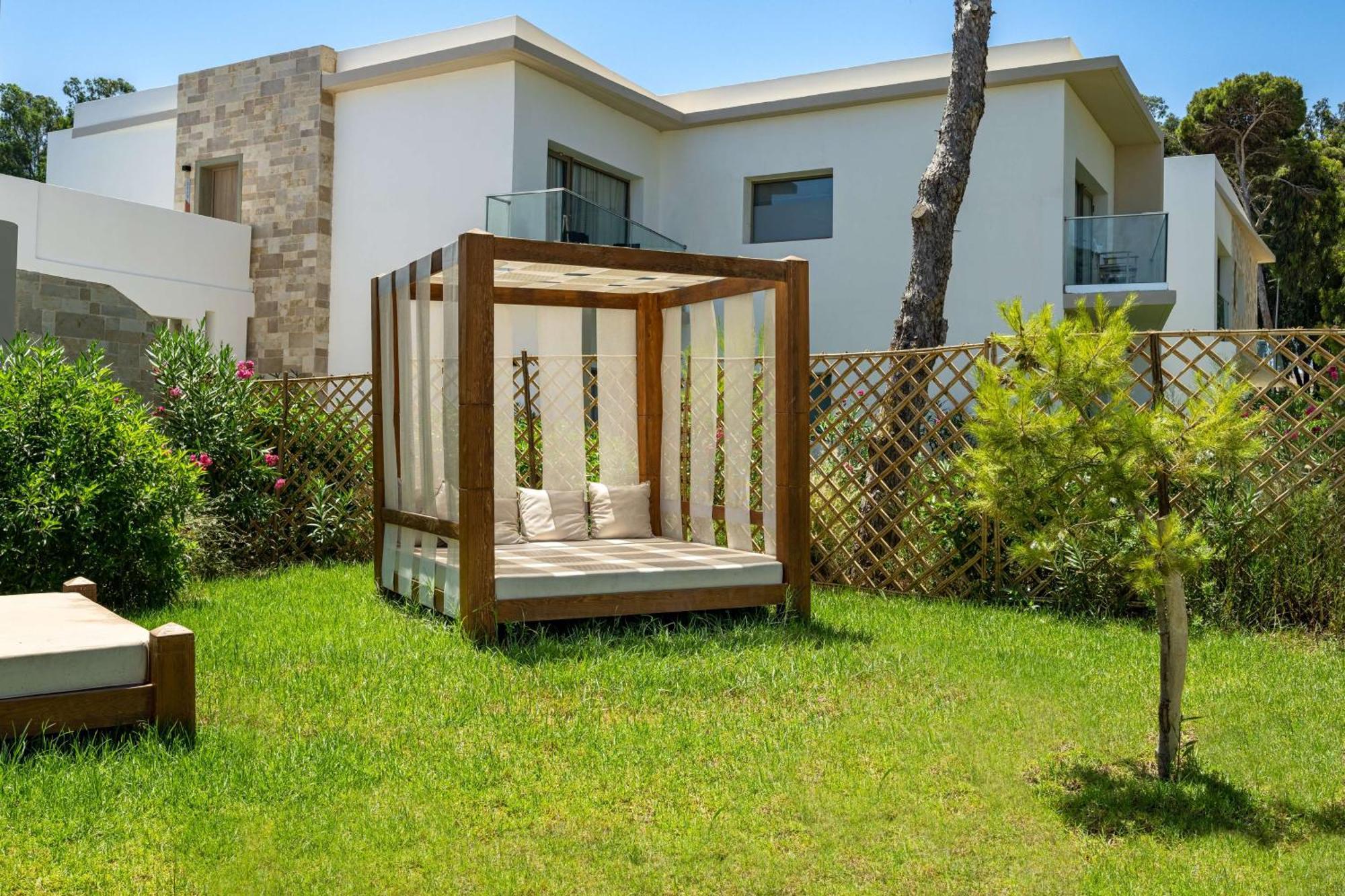 Radisson Blu Resort Al Hoceïma Eksteriør bilde A pergola in a garden