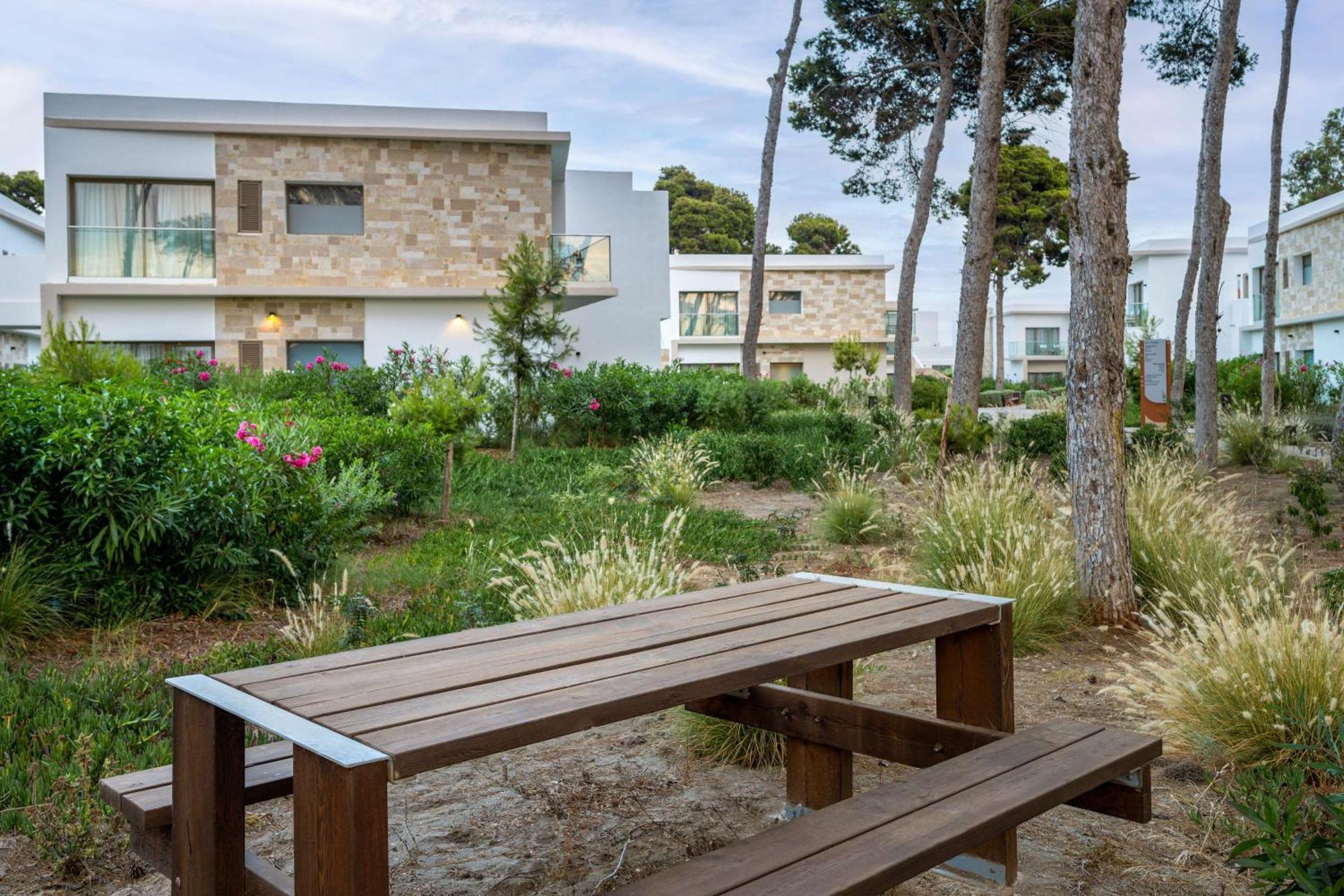 Radisson Blu Resort Al Hoceïma Eksteriør bilde The campus of the University of Lleida